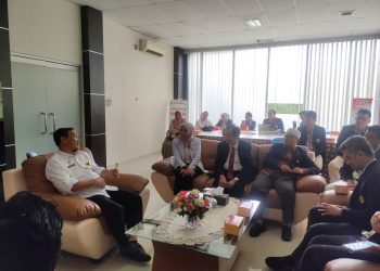 Direktur RSUD Raden Mattaher Dr.dr.Herlambang saat Pertemuan dengan Ketua Kolegium Pulmonologi dan Kedokteran Respirasi beserta jajaran