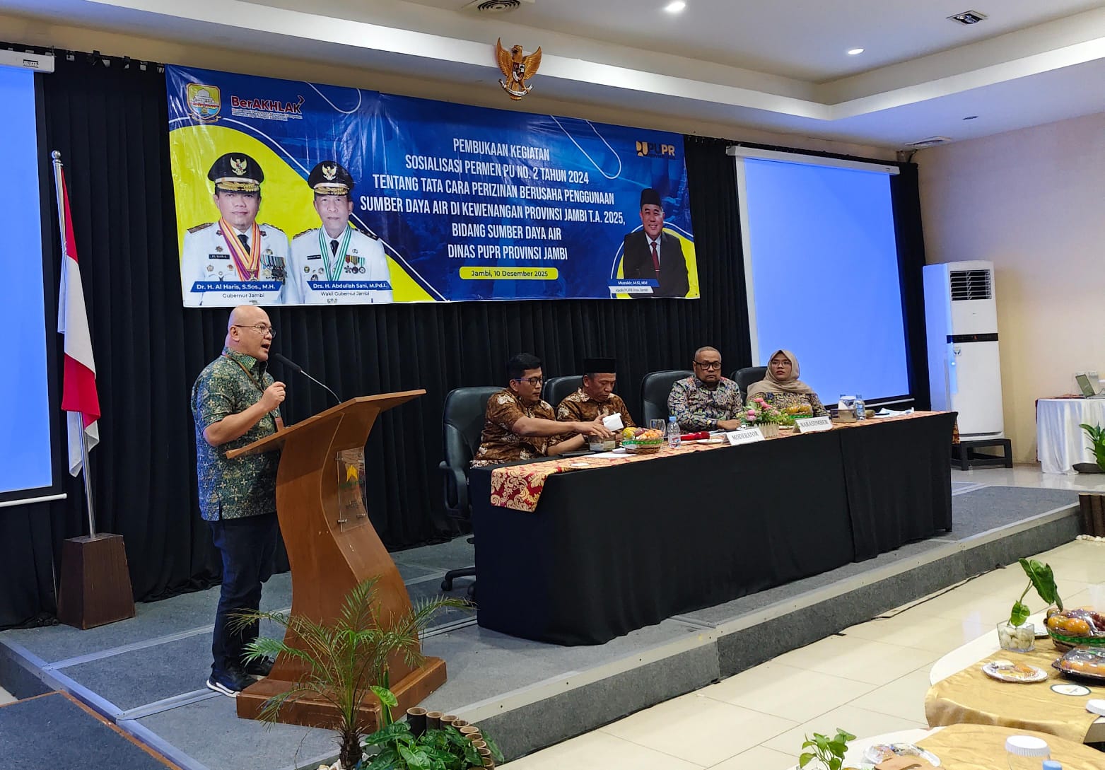 Kabid SDA Dinas PUPR Provinsi Jambi Yazzer Arafat saat Penutupan Acara Sosialisasi